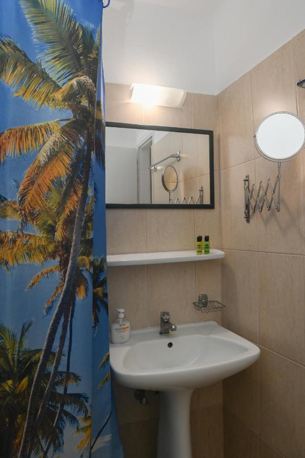 Oscar Hotel Kamári Zewnętrze zdjęcie